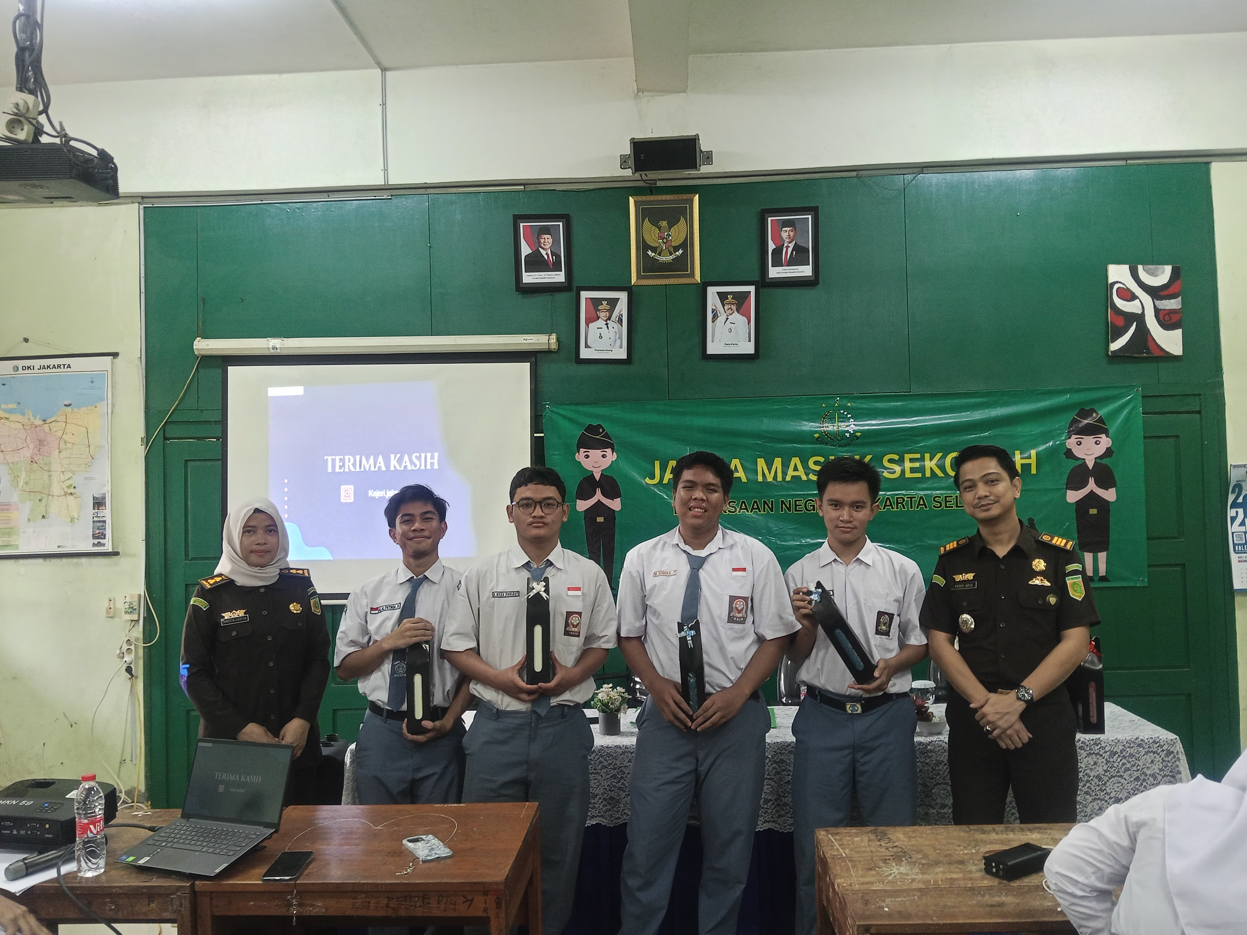 Gedung Sekolah SMA NEGERI 4 PEKANBARU